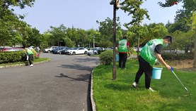 综保区公司开展“三五行动”暨清理道路绿化带内垃圾石块行动