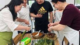 嘉定综合保税区公司工会举办端午节包粽子活动